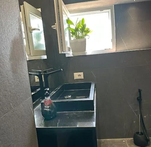 Green Apartment * טיראנה